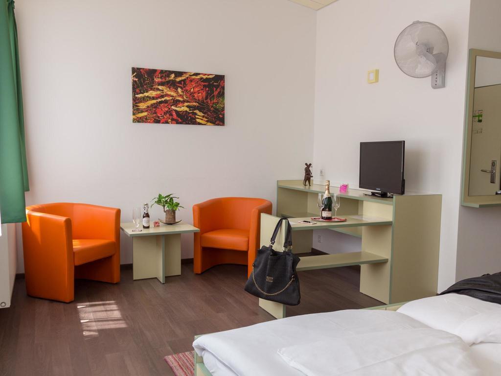 Winrooms "Hotel&Appartement" Wiener Neustadt Eksteriør bilde