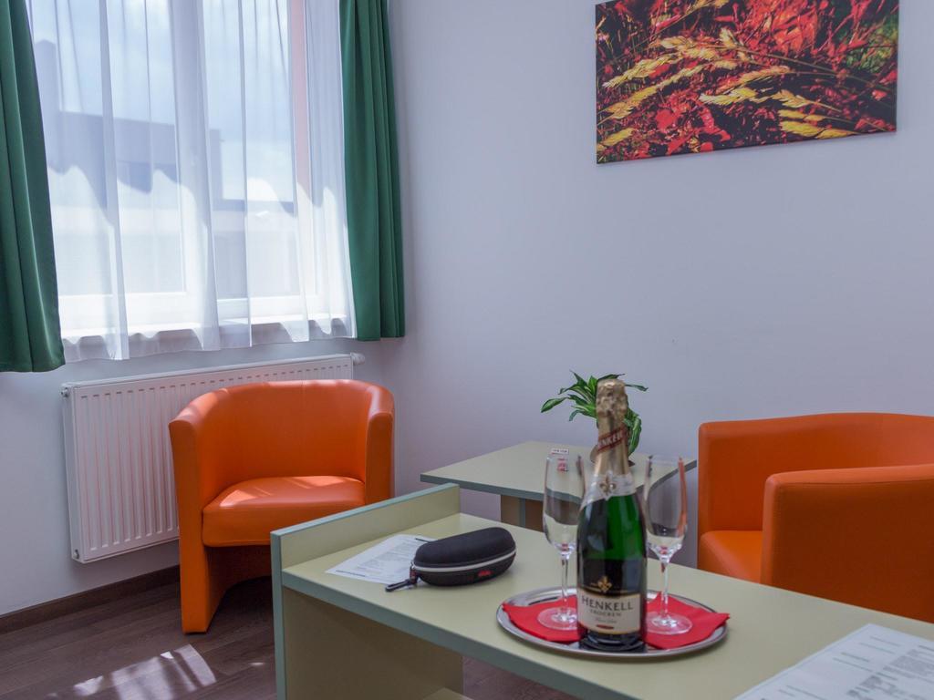 Winrooms "Hotel&Appartement" Wiener Neustadt Eksteriør bilde